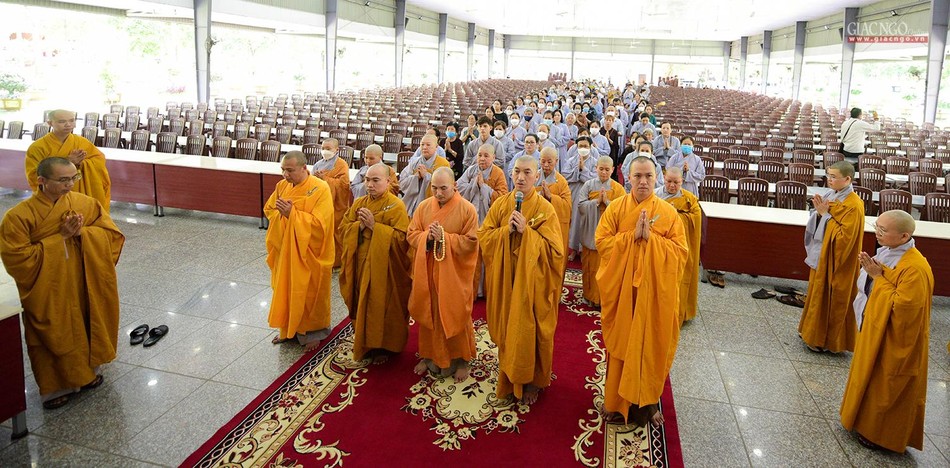 Tác bạch cúng dường các hành giả an cư ở Học viện Phật giáo VN tại TP.HCM