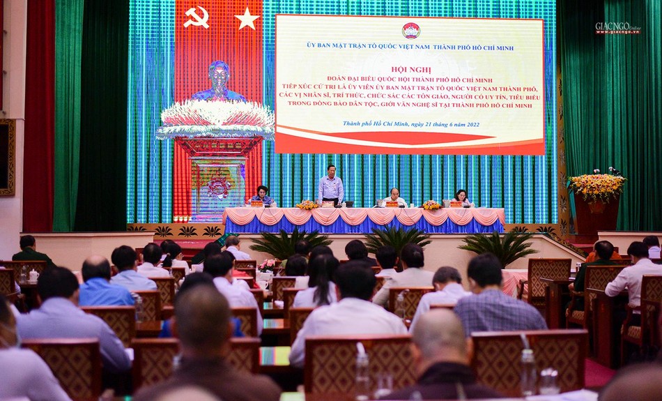 Ông Phan Văn Mãi phát biểu Ông Phan Văn Mãi phát biểu
