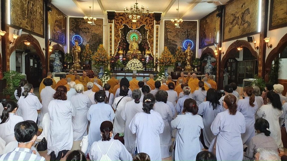 Phật tử tham dự đoàn cúng dường trường hạ Phật tử tham dự đoàn cúng dường trường hạ