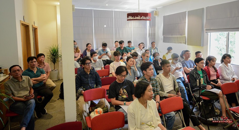 Buổi trò chuyện thu hút rất nhiều người đến tham dự