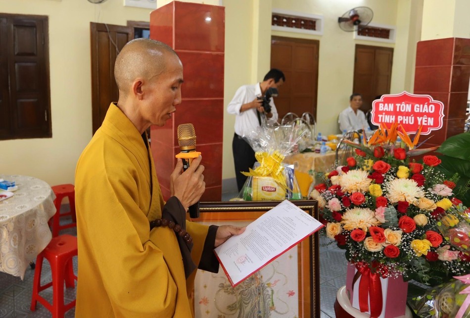 Đại đức Thích Quảng Bá công bố quyết định bổ nhiệm trụ trì đối với Ni trưởng Thích nữ Trúc Liên Đại đức Thích Quảng Bá công bố quyết định bổ nhiệm trụ trì đối với Ni trưởng Thích nữ Trúc Liên