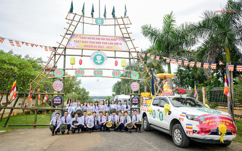 Đội ngũ huynh trưởng Gia đình Phật tử tỉnh Kon Tum tham gia vào công tác chuẩn bị đại hội