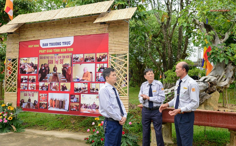 Các huynh trưởng Gia đình Phật tử tỉnh Kon Tum trao đổi các công việc