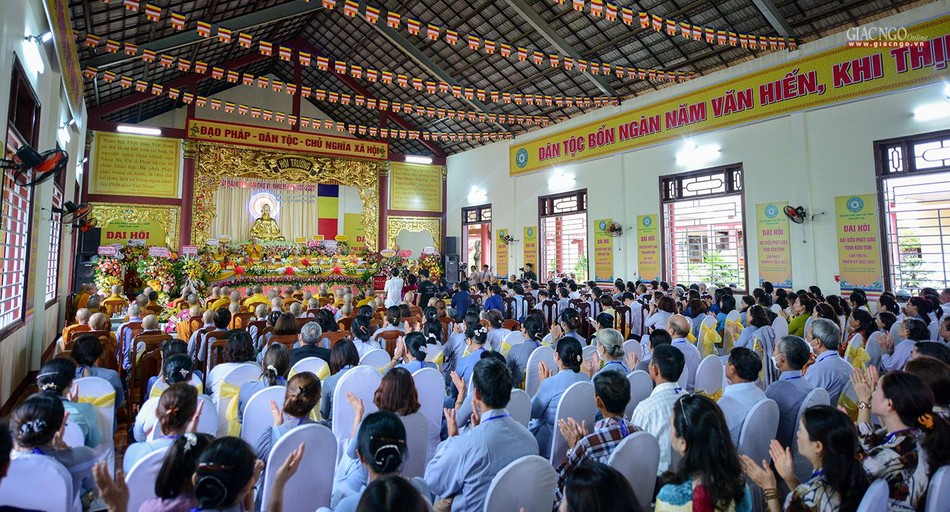 Toàn cảnh Đại hội đại biểu Phật giáo tỉnh Kon Tum lần thứ VI (2022-2027) tại hội trường chùa Huệ Chiếu - Văn phòng Ban Trị sự tỉnh