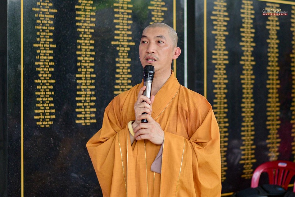 Thượng tọa Thích Hoằng Ninh phát biểu tri ân Thượng tọa Thích Hoằng Ninh phát biểu tri ân