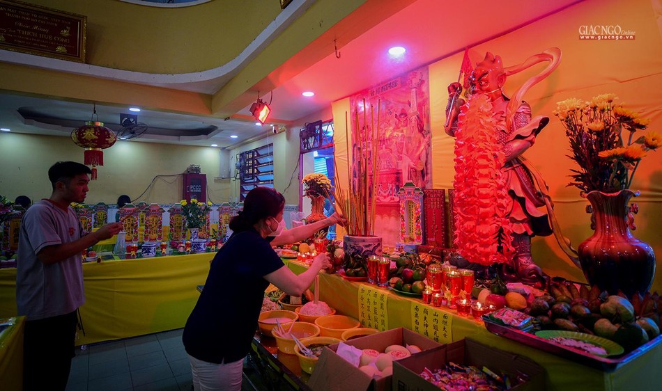 Tiêu Diện đại sĩ có khuôn mặt đỏ, lửa bốc cháy là vị thần hộ pháp mà nhiều người Hoa tín ngưỡng. Trong những ngày Vu lan, họ cầu mong Ngài tiếp độ cho vong hồn người thân được trở về thọ thực cùng gia quyến Tiêu Diện đại sĩ có khuôn mặt đỏ, lửa bốc cháy là vị thần hộ pháp mà nhiều người Hoa tín ngưỡng. Trong những ngày Vu lan, họ cầu mong Ngài tiếp độ cho vong hồn người thân được trở về thọ thực cùng gia quyến