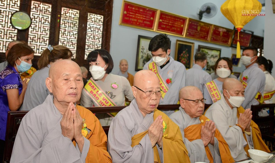 Chư Ni tham dự lễ