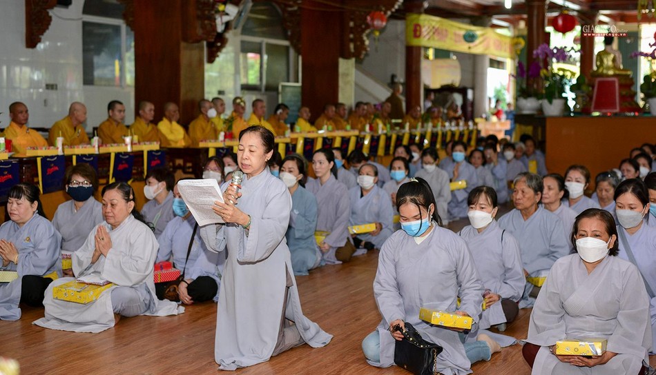 Phật tử dâng lời cảm niệm