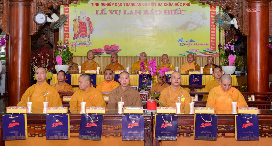 Chư tôn đức tham dự