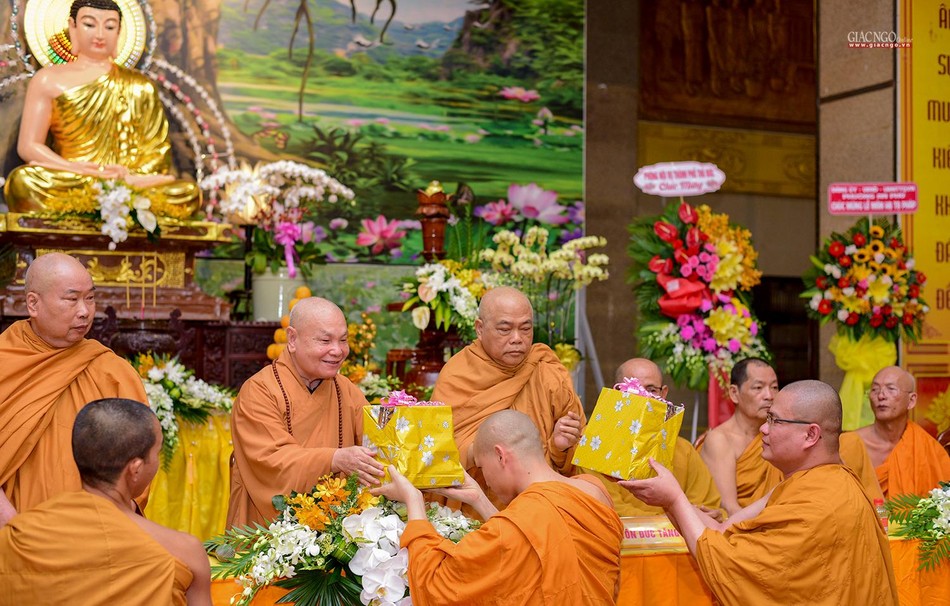 Các hành giả khánh tuế chư tôn đức Các hành giả khánh tuế chư tôn đức