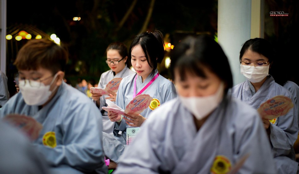 Các Phật tử tập trung tụng kinh Vu lan báo hiếu