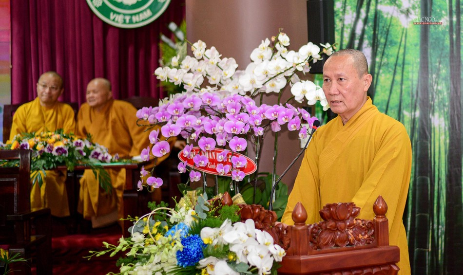 Thượng tọa Thích Phước Nghiêm, Phó Trưởng ban kiêm Trưởng Phân ban Hoằng pháp Thanh thiếu niên đóng góp ý kiến