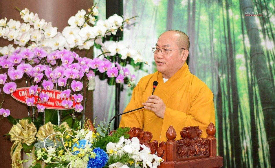 Thượng tọa Thích Phước Tiến, Phó ban Hoằng pháp TP.HCM đóng góp ý kiến cách để đạo Phật nhập thế phù hợp với quần chúng