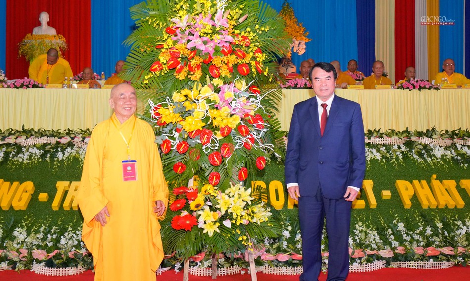 Lẵng hoa của lãnh đạo tỉnh Lẵng hoa của lãnh đạo tỉnh