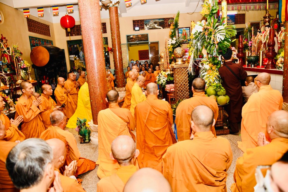 Đại chúng tham dự buổi lễ Đại chúng tham dự buổi lễ