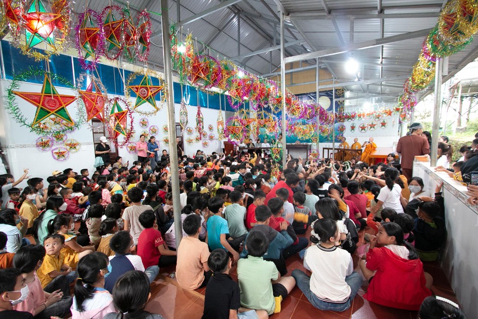 Chư Tăng, Phật tử tịnh xá Ngọc Chánh tổ chức trung thu tại Đắk Nông Chư Tăng, Phật tử tịnh xá Ngọc Chánh tổ chức trung thu tại Đắk Nông