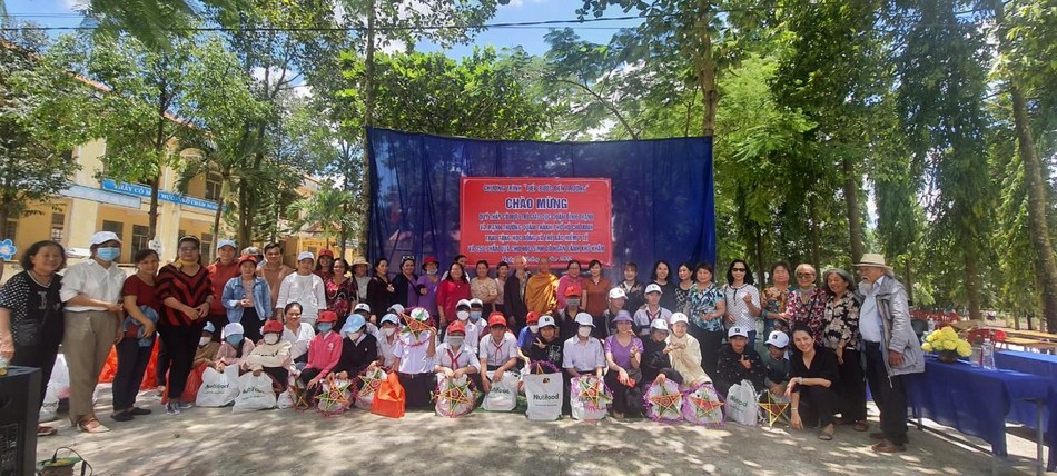 Chương trình trao tặng hơn 2.500 phần quà nhân dịp Trung thu Chương trình trao tặng hơn 2.500 phần quà nhân dịp Trung thu