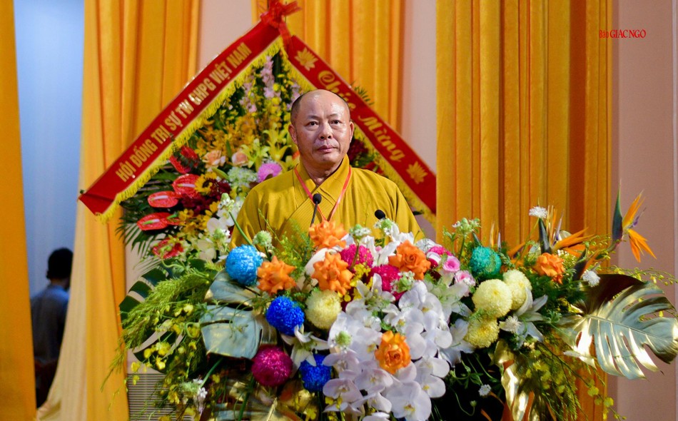 Thượng tọa Thích Tâm Định trình danh sách nhân sự dự kiến giới thiệu vào nhiệm kỳ mới Thượng tọa Thích Tâm Định trình danh sách nhân sự dự kiến giới thiệu vào nhiệm kỳ mới