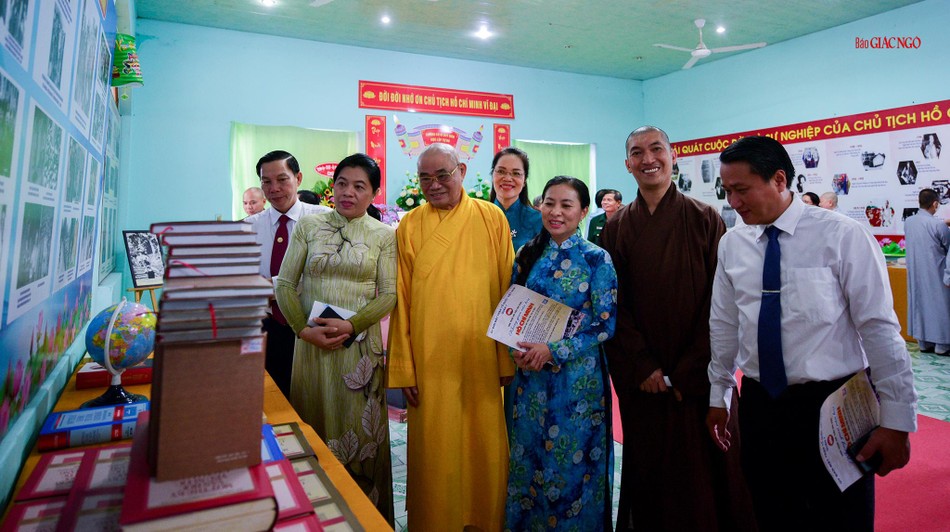 Tham quan “Không gian văn hóa Hồ Chí Minh” tại chùa Long Hoa Tham quan “Không gian văn hóa Hồ Chí Minh” tại chùa Long Hoa