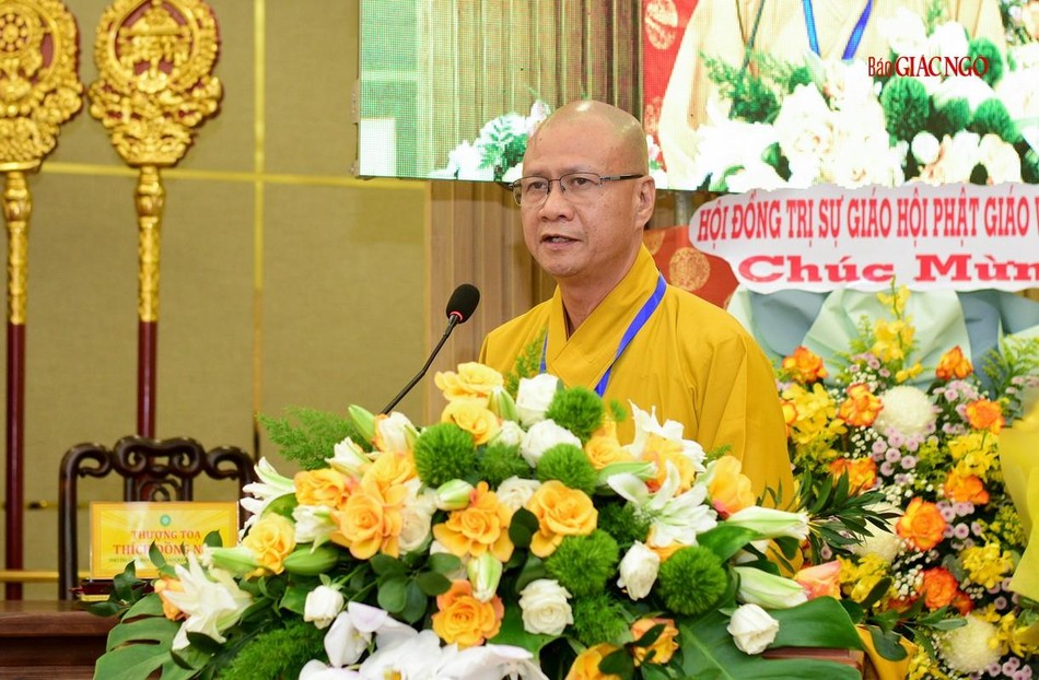 Thượng tọa Thích Minh Quang, Trưởng ban Điều phối GHPGVN tại Lào phát biểu