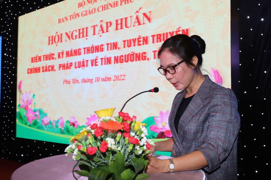Bà Trần Thị Minh Nga phát biểu