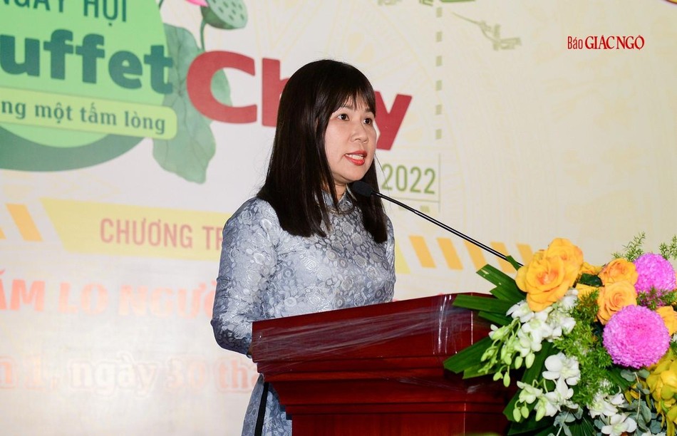 Bà Dương Thị Hồng Gấm phát biểu Bà Dương Thị Hồng Gấm phát biểu