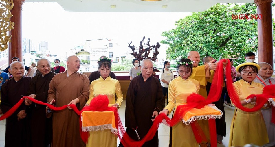 Cắt băng khai mạc Cắt băng khai mạc