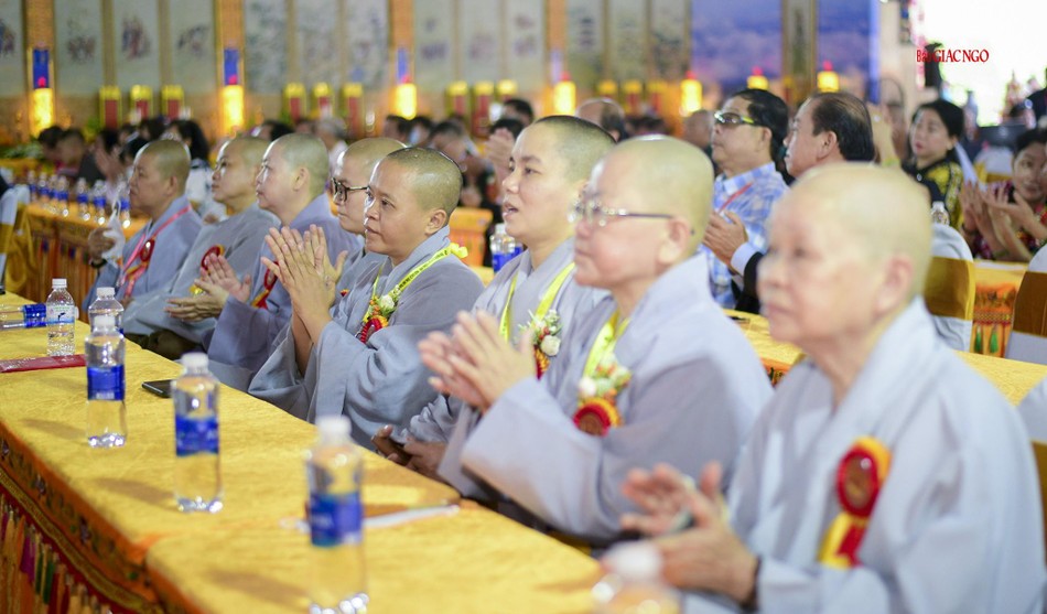 Chư Ni tham dự Chư Ni tham dự