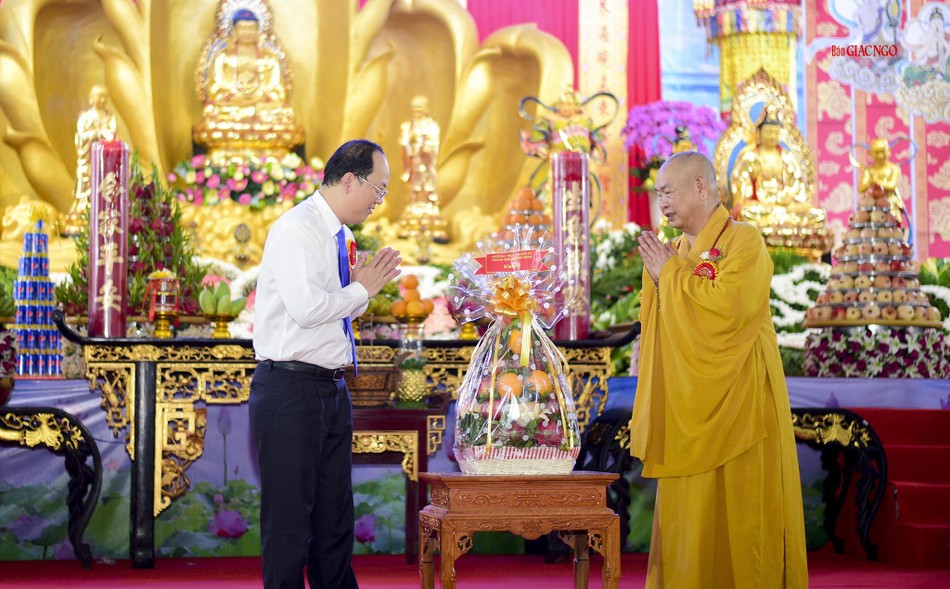 Ông Nguyễn Hồ Hải chúc mừng Ban Tổ chức Ông Nguyễn Hồ Hải chúc mừng Ban Tổ chức
