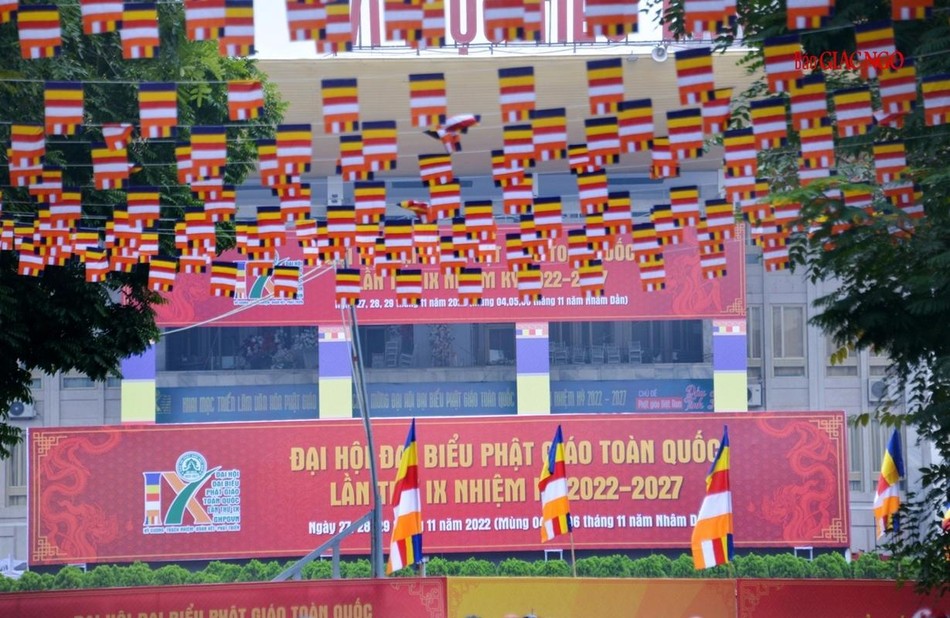 Rực rỡ cờ hoa trước Cung Văn hóa Hữu nghị Việt - Xô Rực rỡ cờ hoa trước Cung Văn hóa Hữu nghị Việt - Xô