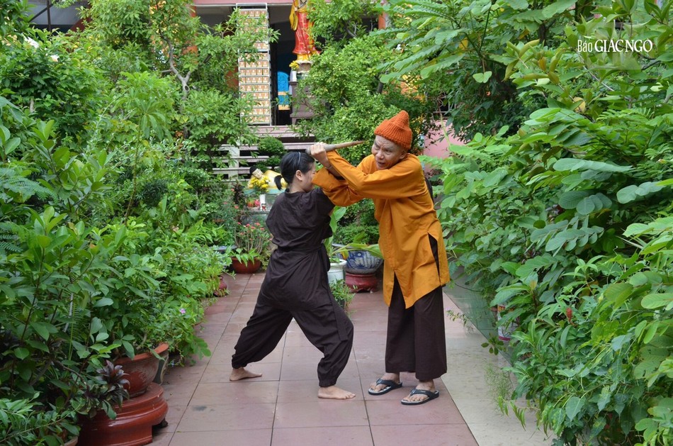 Nhờ học võ mà tôi cũng có duyên lành tiếp độ rất nhiều dân giang hồ trở thành học trò của mình, giúp họ hiểu được tinh thần nghĩa hiệp cũng như đạo lý nhân quả trong mỗi hành động, lời nói của mình, tránh làm tổn hại đến mọi người xung quanh Nhờ học võ mà tôi cũng có duyên lành tiếp độ rất nhiều dân giang hồ trở thành học trò của mình, giúp họ hiểu được tinh thần nghĩa hiệp cũng như đạo lý nhân quả trong mỗi hành động, lời nói của mình, tránh làm tổn hại đến mọi người xung quanh