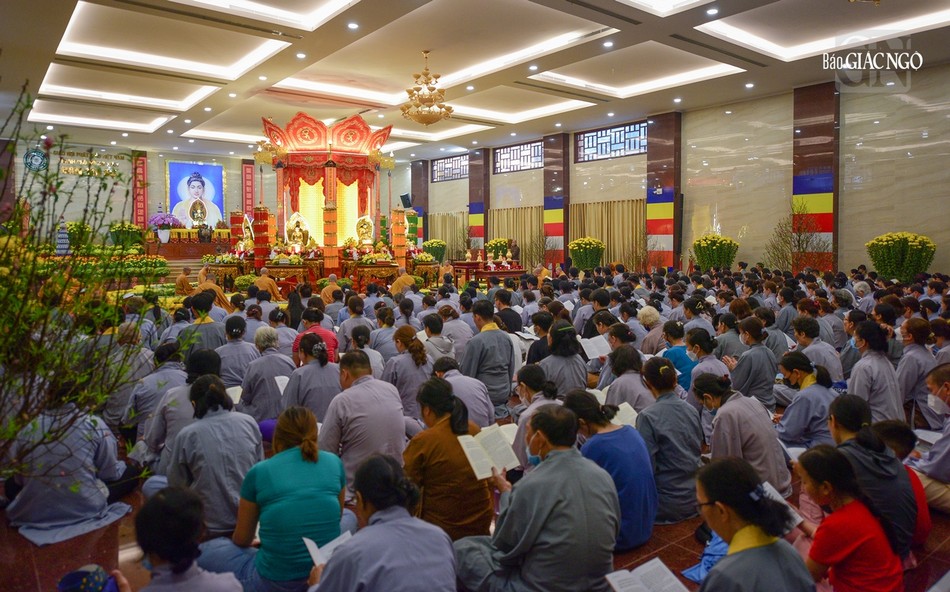 Toàn cảnh Pháp hội Dược Sư chiều ngày mùng 7 Tết tại Việt Nam Quốc Tự Toàn cảnh Pháp hội Dược Sư chiều ngày mùng 7 Tết tại Việt Nam Quốc Tự