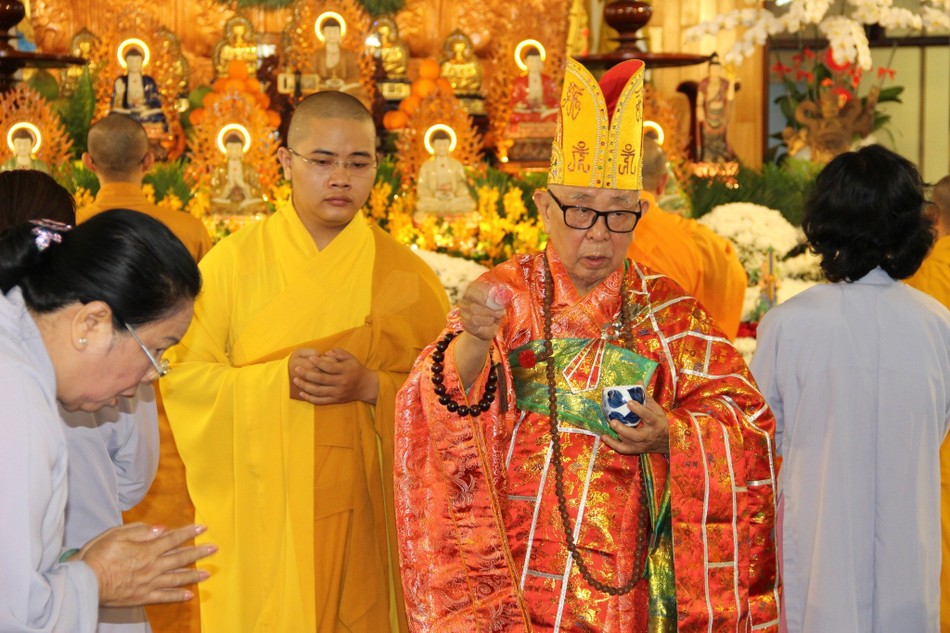 Trưởng lão Hòa thượng Thích Như Tín tham dự pháp hội Dược Sư tại chùa Bửu Đà Trưởng lão Hòa thượng Thích Như Tín tham dự pháp hội Dược Sư tại chùa Bửu Đà