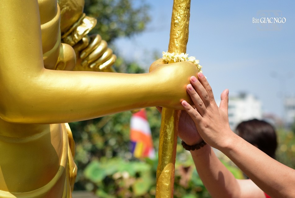 ...và sự may mắn, sung túc