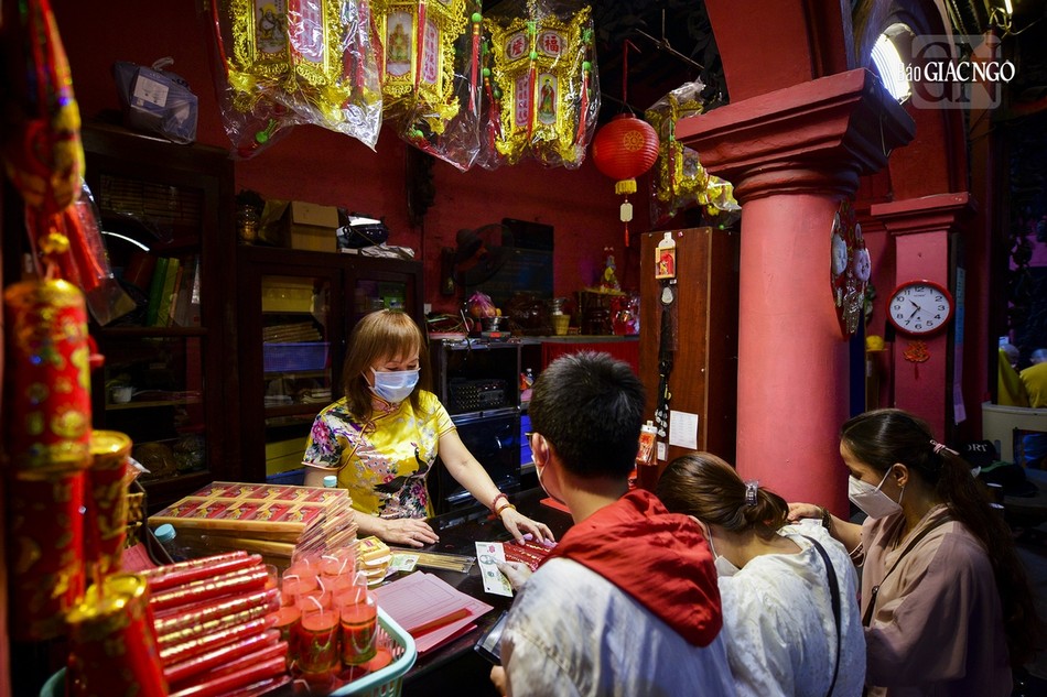 Khách thập phương ghi danh cầu an