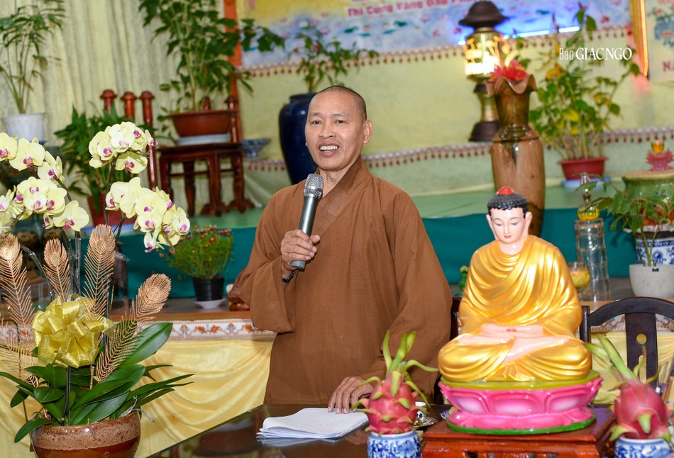 Thượng tọa Thích Minh Quang điều hành phiên họp Thượng tọa Thích Minh Quang điều hành phiên họp