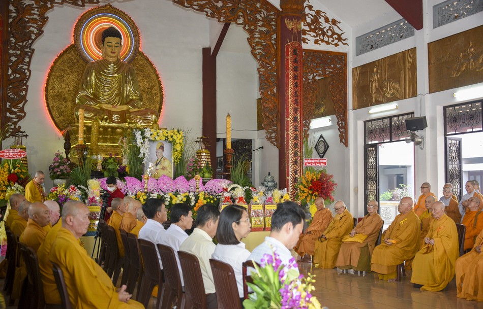 Chư tôn đức Tăng Ni, đại diện các cơ quan tham dự