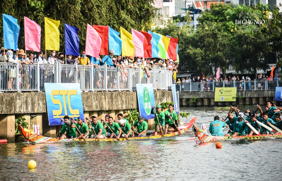 Các khúc cua uốn lượn là cơ hội để các đội bứt phá, vượt qua đối thủ của mình