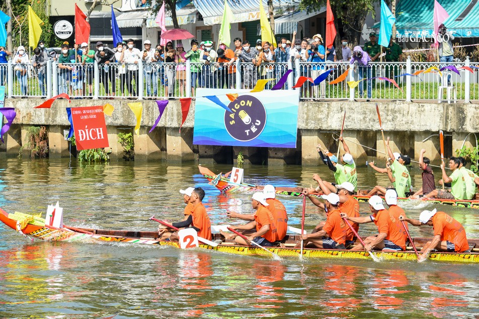 Trình độ các đội đua ngang tài ngang sức nên cuộc thi gay cấn cho đến phút cuối
