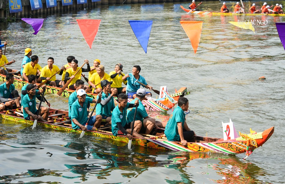 Lễ hội đua ghe ngo năm nay có 9 đội tham gia tranh tài