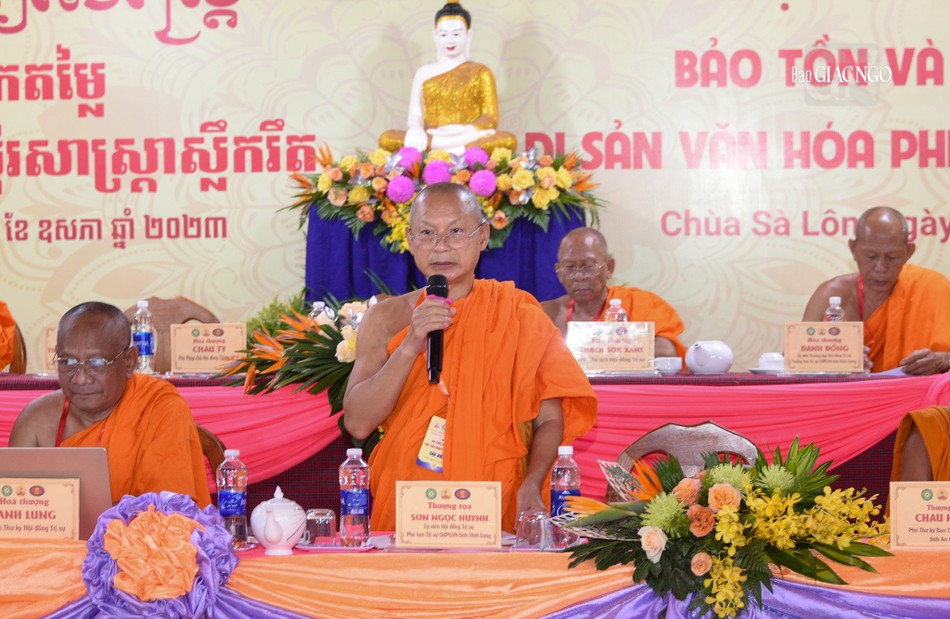 Thượng tọa Sơn Ngọc Huynh, Ủy viên Hội đồng Trị sự, Phó ban Trị sự GHPGVN tỉnh Vĩnh Long đóng góp ý kiến liên quan đến việc quản lý tự viện Phật giáo Nam tông Khmer