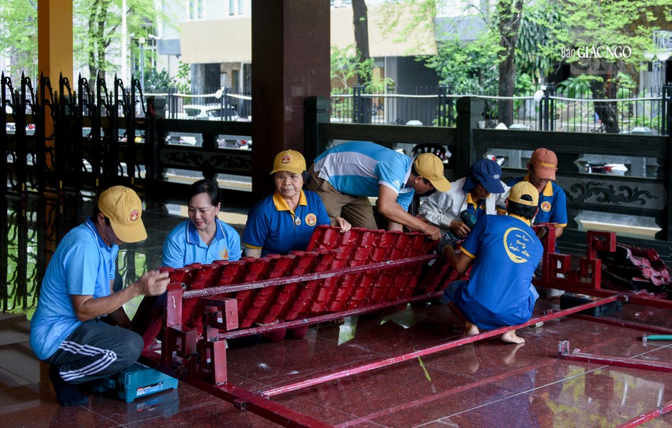 Các Phật tử chung sức phụng sự công việc Các Phật tử chung sức phụng sự công việc