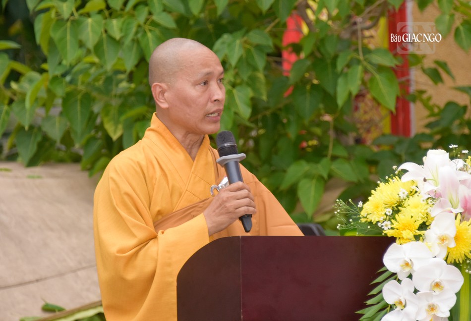 Thượng tọa Thích Minh Quang đọc Diễn văn Phật đản của Hòa thượng Chủ tịch Hội đồng Trị sự GHPGVN