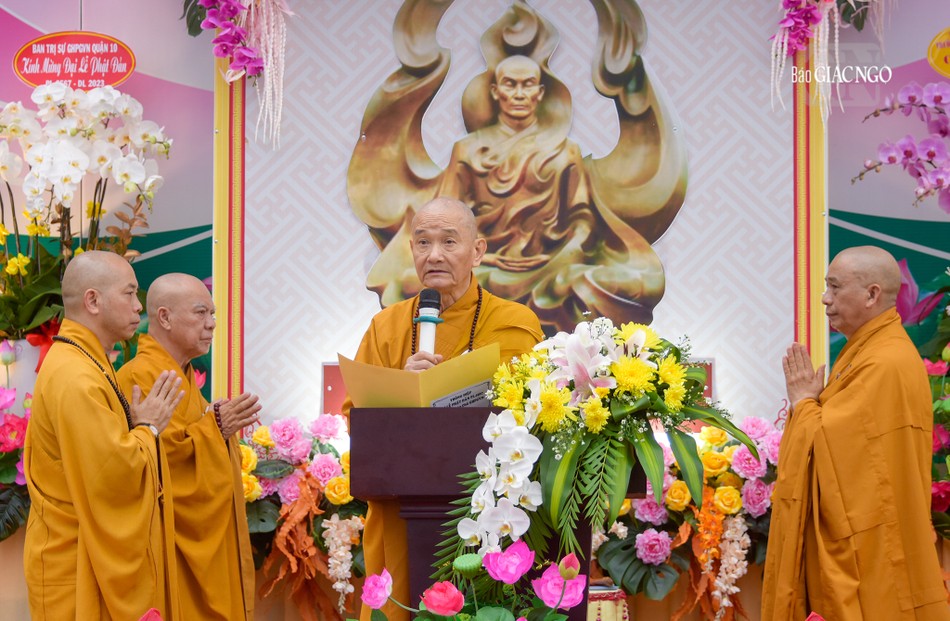 Trưởng lão Hòa thượng Thích Thanh Hùng tuyên đọc Thông điệp Đại lễ Phật đản Phật lịch 2567 của Đức Pháp chủ GHPGVN