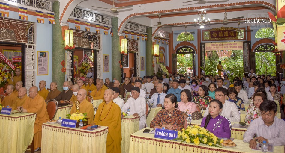 Chư tôn đức, đại diện chính quyền, Tăng Ni, Phật tử và các tôn giáo bạn tham dự buổi lễ Chư tôn đức, đại diện chính quyền, Tăng Ni, Phật tử và các tôn giáo bạn tham dự buổi lễ
