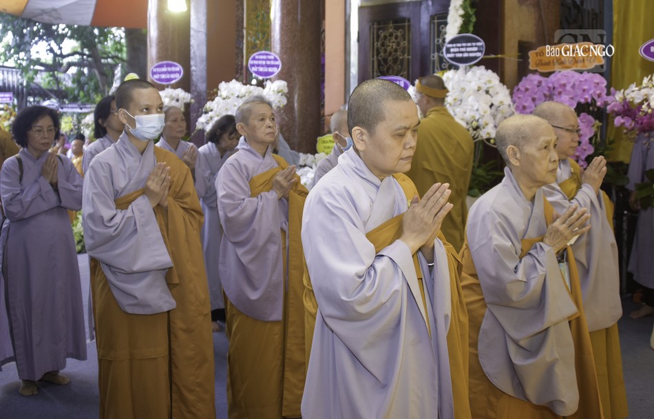 Chư Ni Q.3 thành kính đảnh lễ Giác linh Trưởng lão Hòa thượng Chư Ni Q.3 thành kính đảnh lễ Giác linh Trưởng lão Hòa thượng