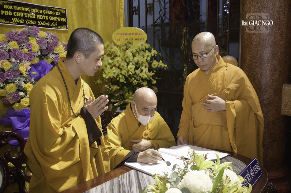 Ghi sổ tang lưu niệm Ghi sổ tang lưu niệm