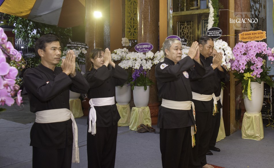 Các võ sư đến đảnh lễ tưởng niệm Trưởng lão Hòa thượng Thích Thanh Sơn