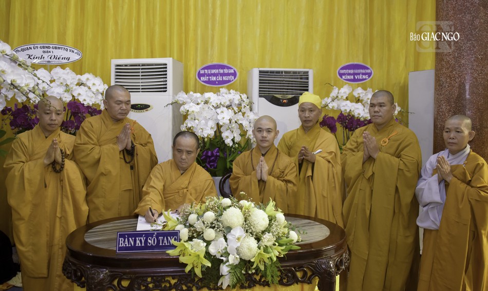 Ký sổ tang lưu niệm