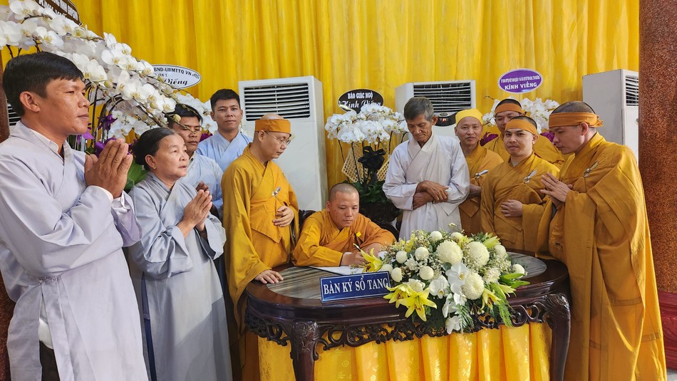 Chùa Quang Long (Tiền Giang)